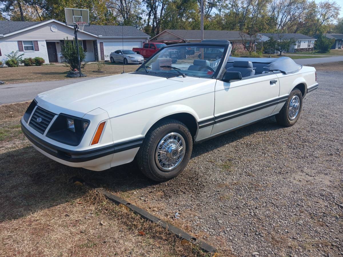 Ford-Mustang-1983-7