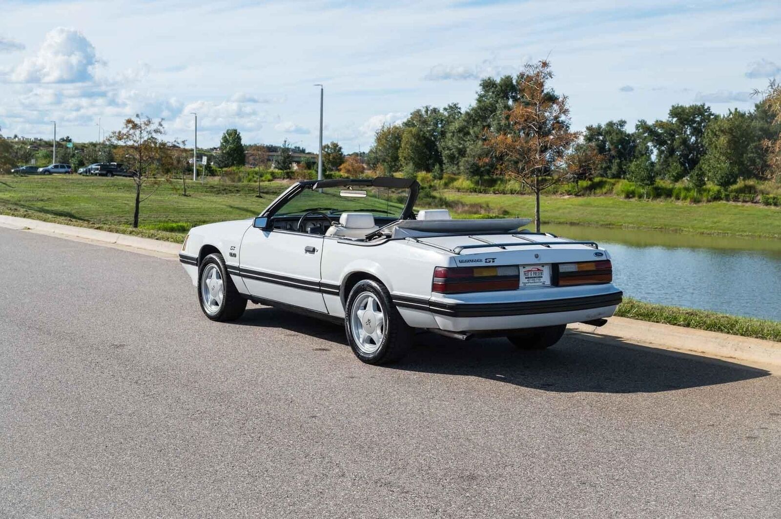 Ford-Mustang-1984-22