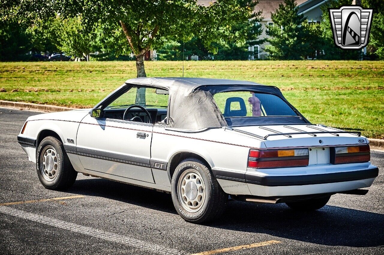 Ford-Mustang-1985-11