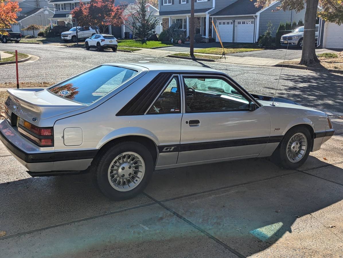 Ford-Mustang-1986-5