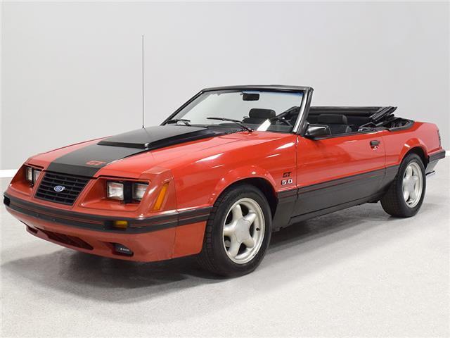 Ford-Mustang-Cabriolet-1983-2