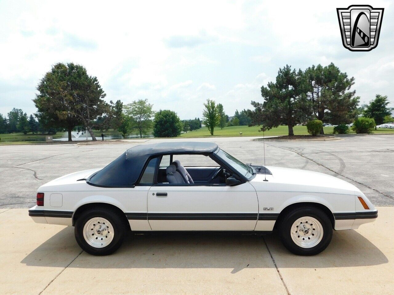 Ford-Mustang-Cabriolet-1984-3