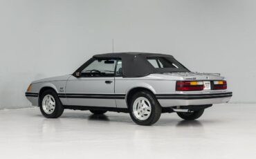 Ford-Mustang-Cabriolet-1984-3