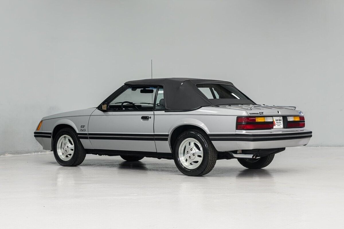 Ford-Mustang-Cabriolet-1984-3