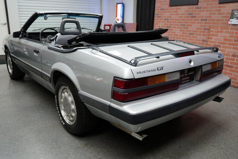 Ford-Mustang-Cabriolet-1986-11