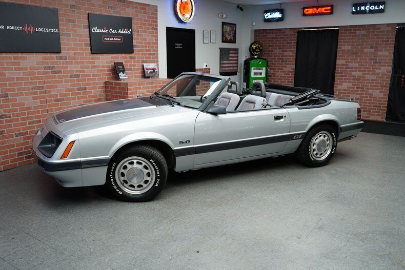 Ford-Mustang-Cabriolet-1986-2