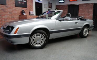 Ford-Mustang-Cabriolet-1986-4