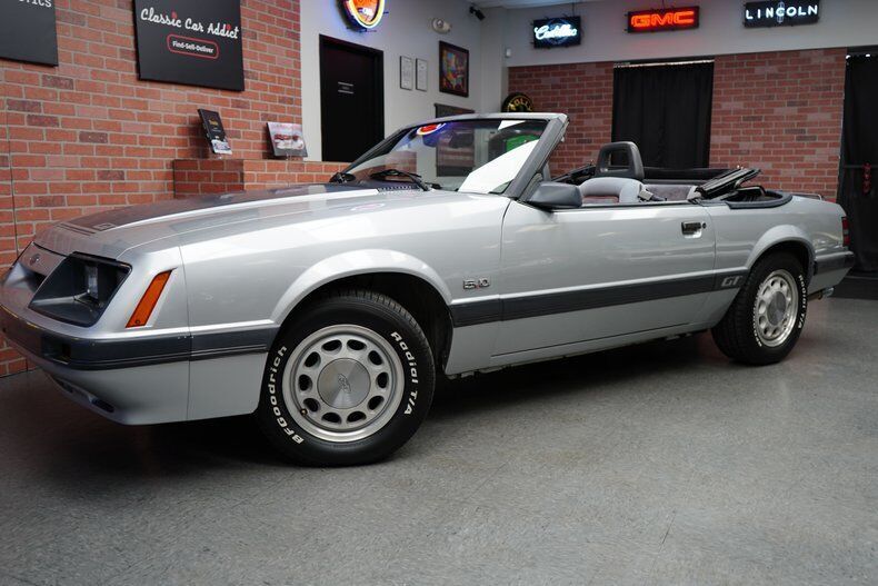 Ford-Mustang-Cabriolet-1986-4