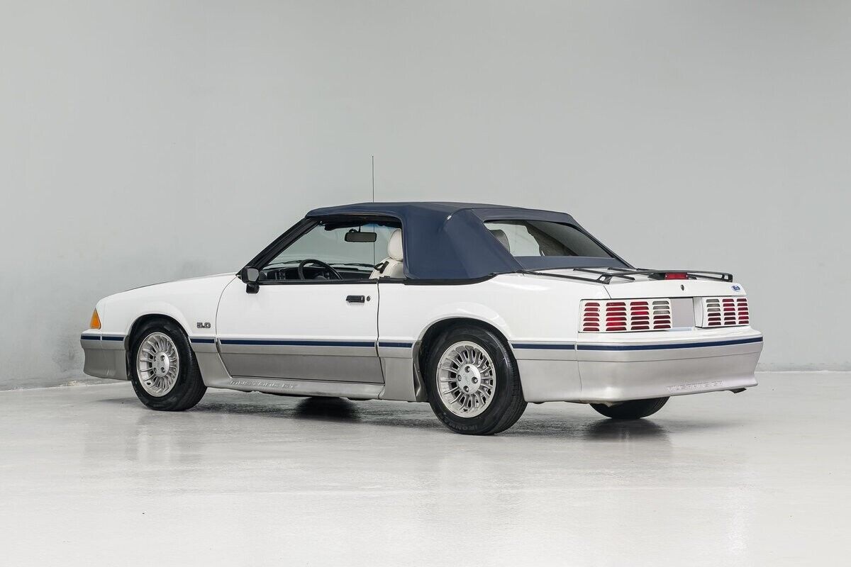 Ford-Mustang-Cabriolet-1988-3