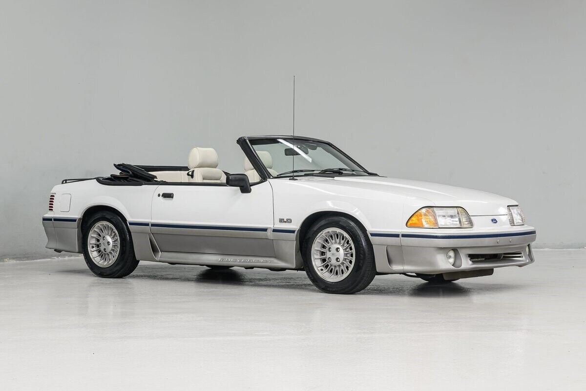 Ford-Mustang-Cabriolet-1988-8