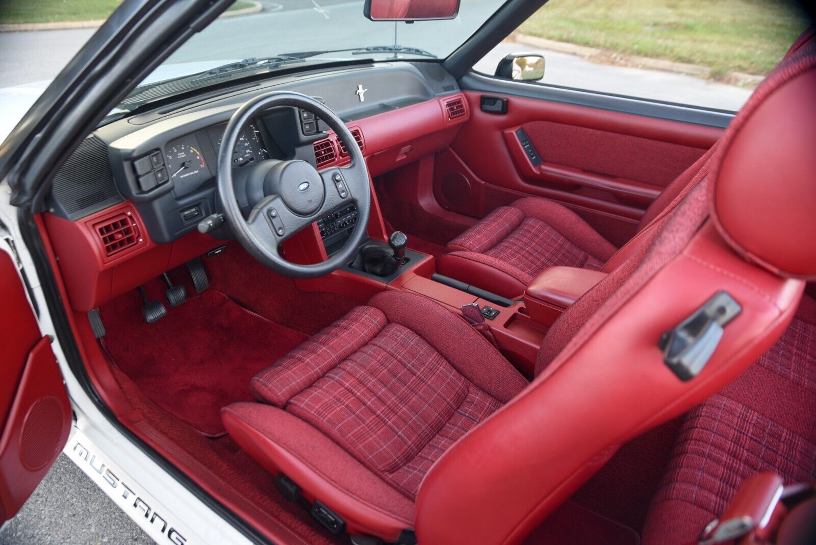 Ford-Mustang-Cabriolet-1989-3