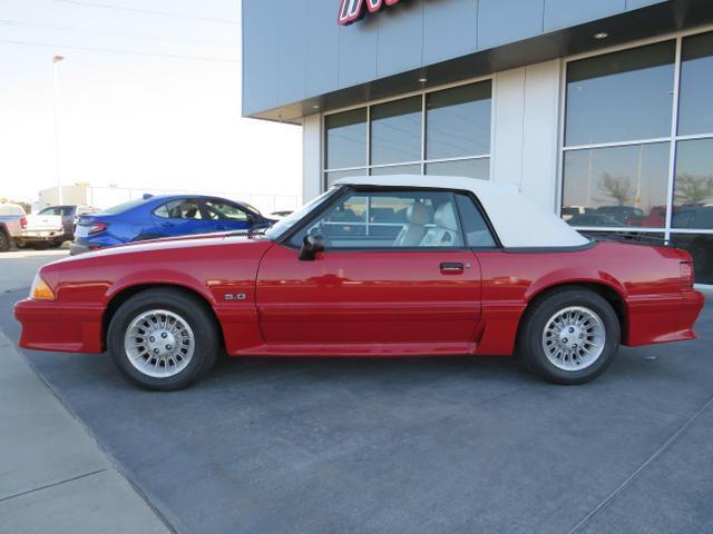 Ford-Mustang-Cabriolet-1989-4