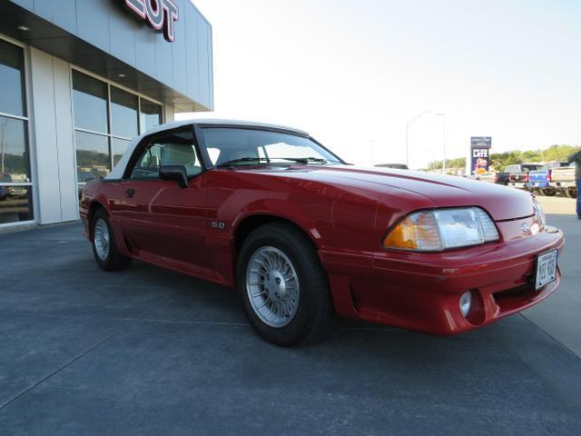 Ford-Mustang-Cabriolet-1989-9