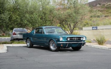 Ford-Mustang-Coupe-1965-1