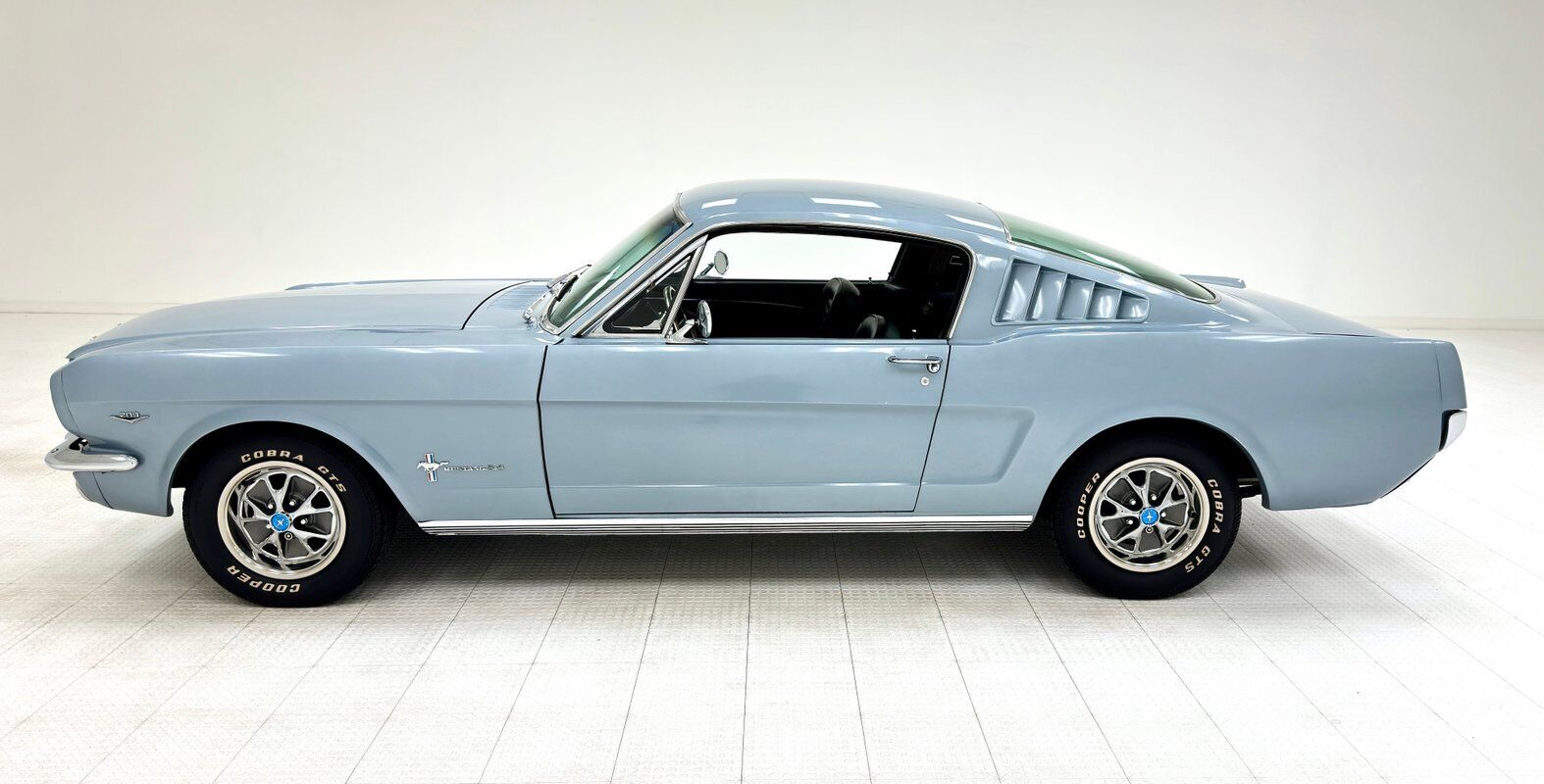 Ford-Mustang-Coupe-1965-1