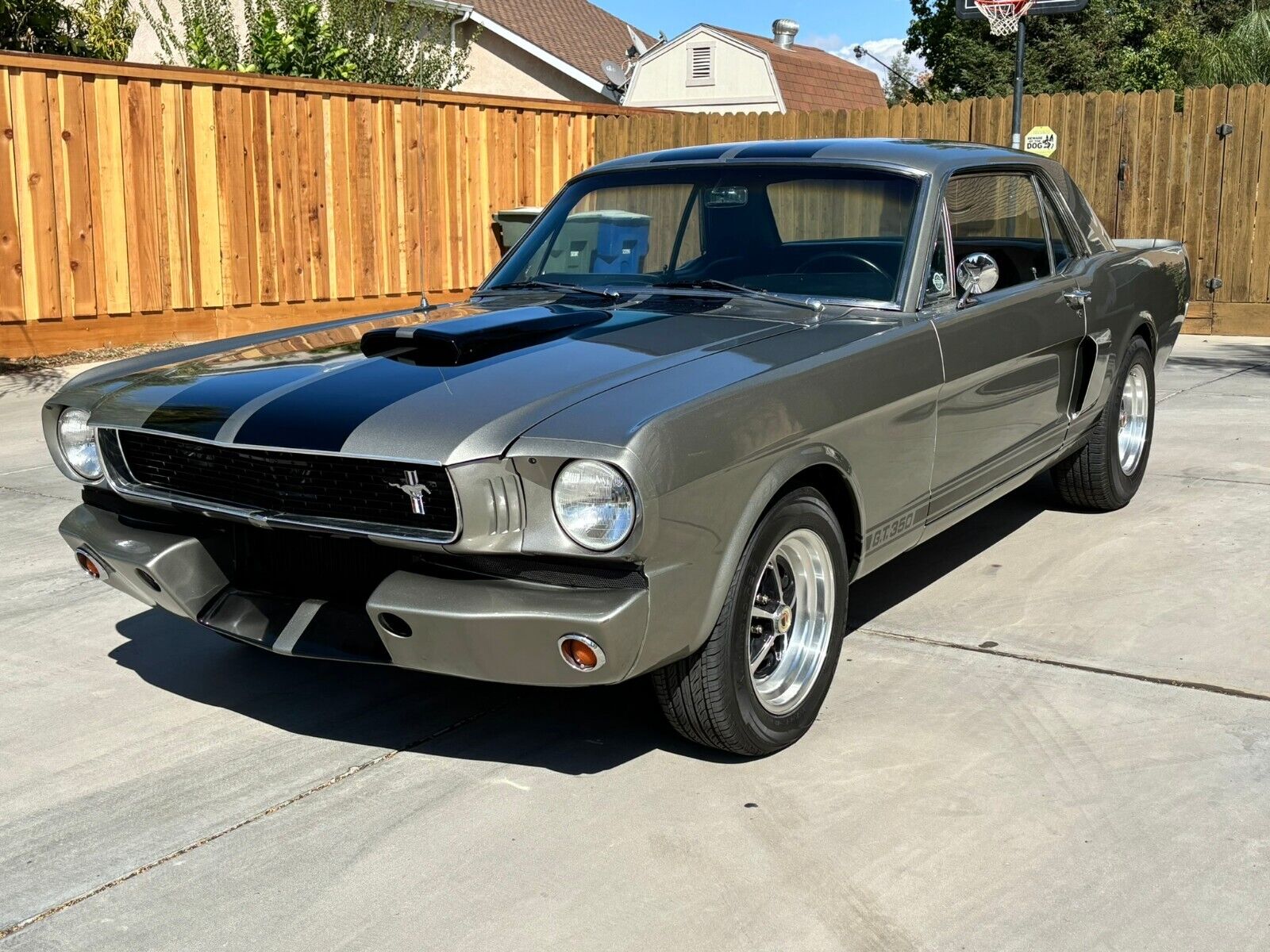 Ford-Mustang-Coupe-1966-1