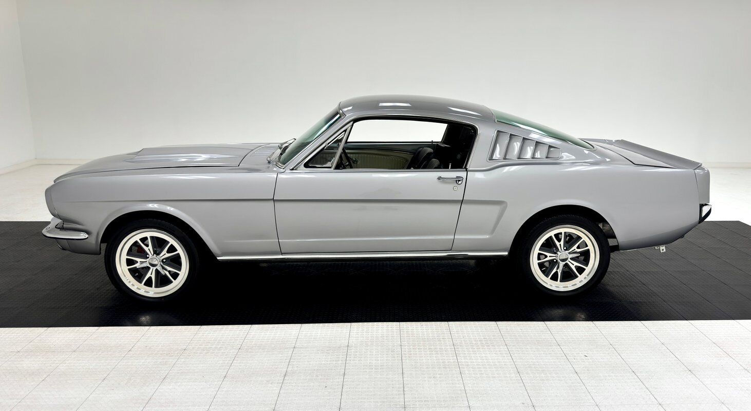 Ford-Mustang-Coupe-1966-1