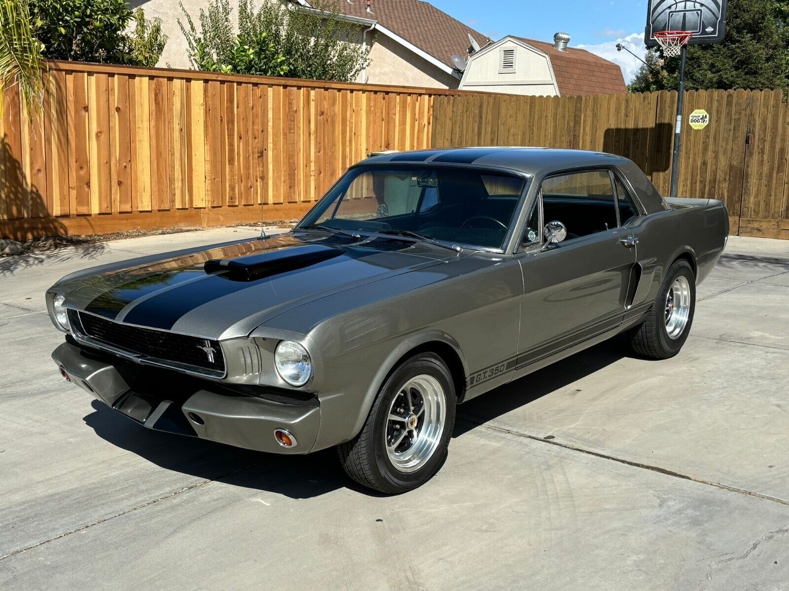 Ford-Mustang-Coupe-1966-2