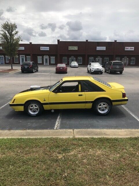 Ford-Mustang-Coupe-1985-20