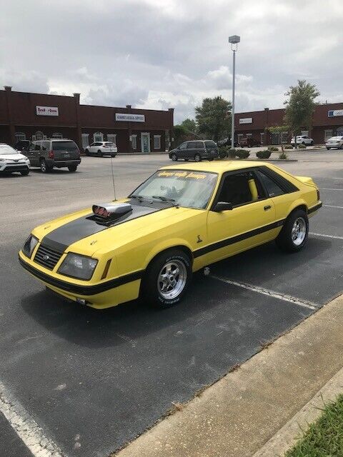 Ford-Mustang-Coupe-1985-21