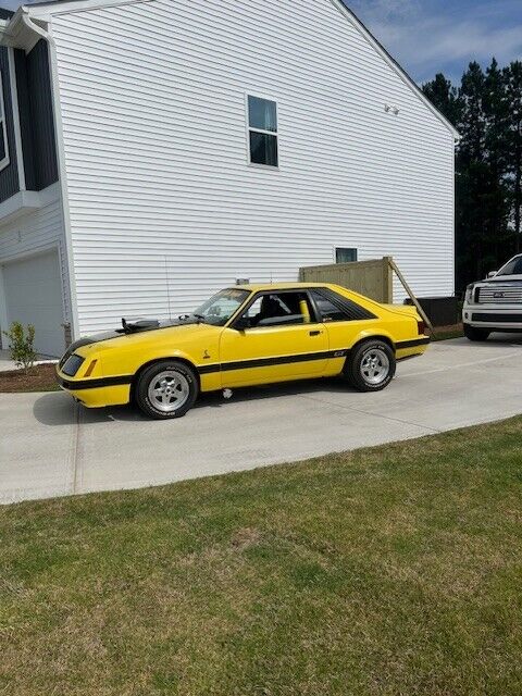 Ford-Mustang-Coupe-1985-28