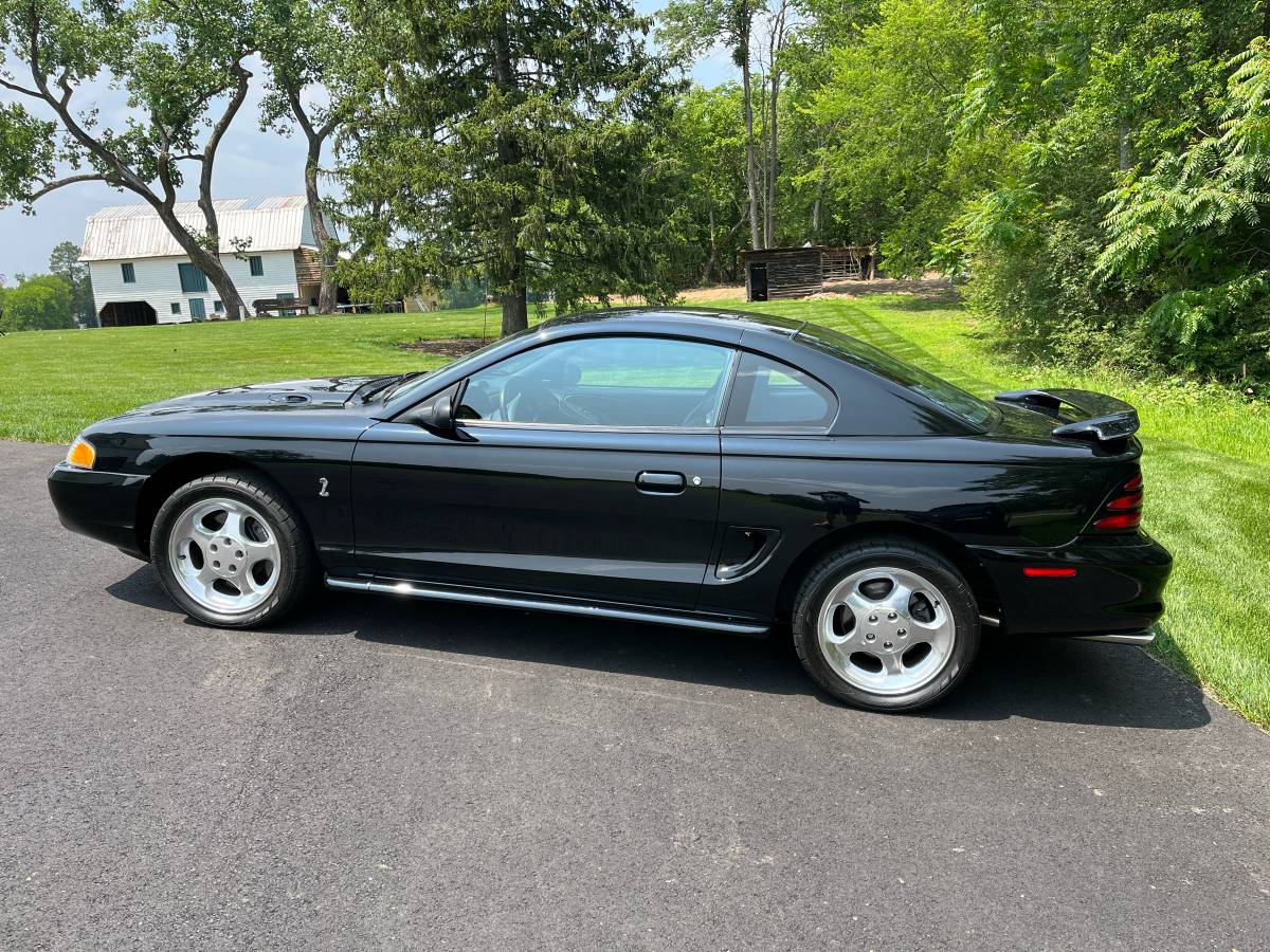 Ford-Mustang-cobra-1994-3