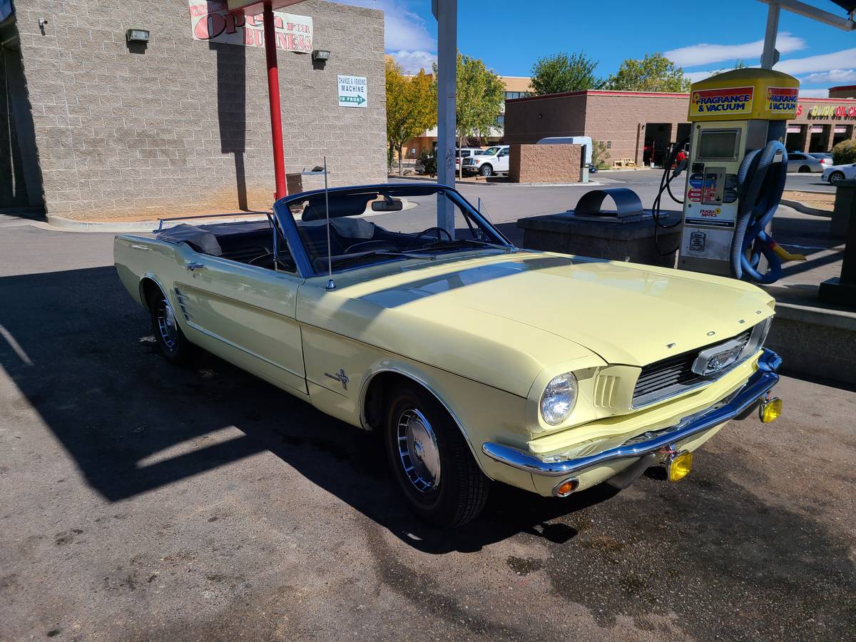 Ford-Mustang-convertible-1966-1