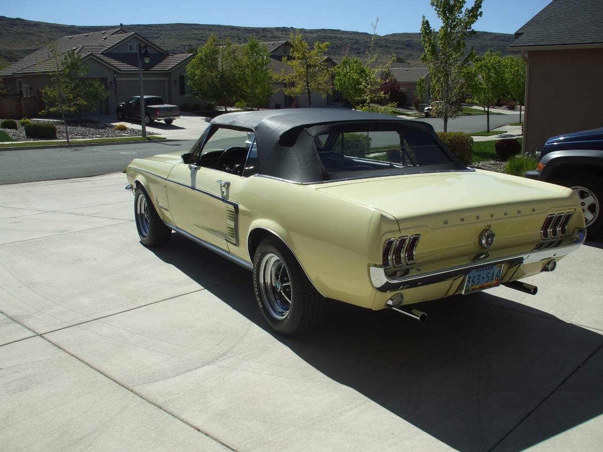 Ford-Mustang-convertible-1967-2