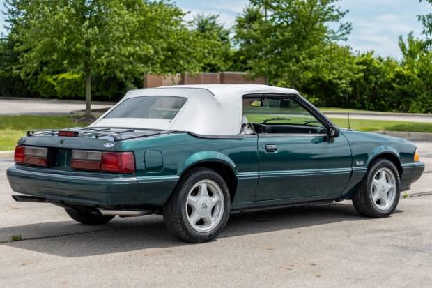 Ford-Mustang-convertible-1990