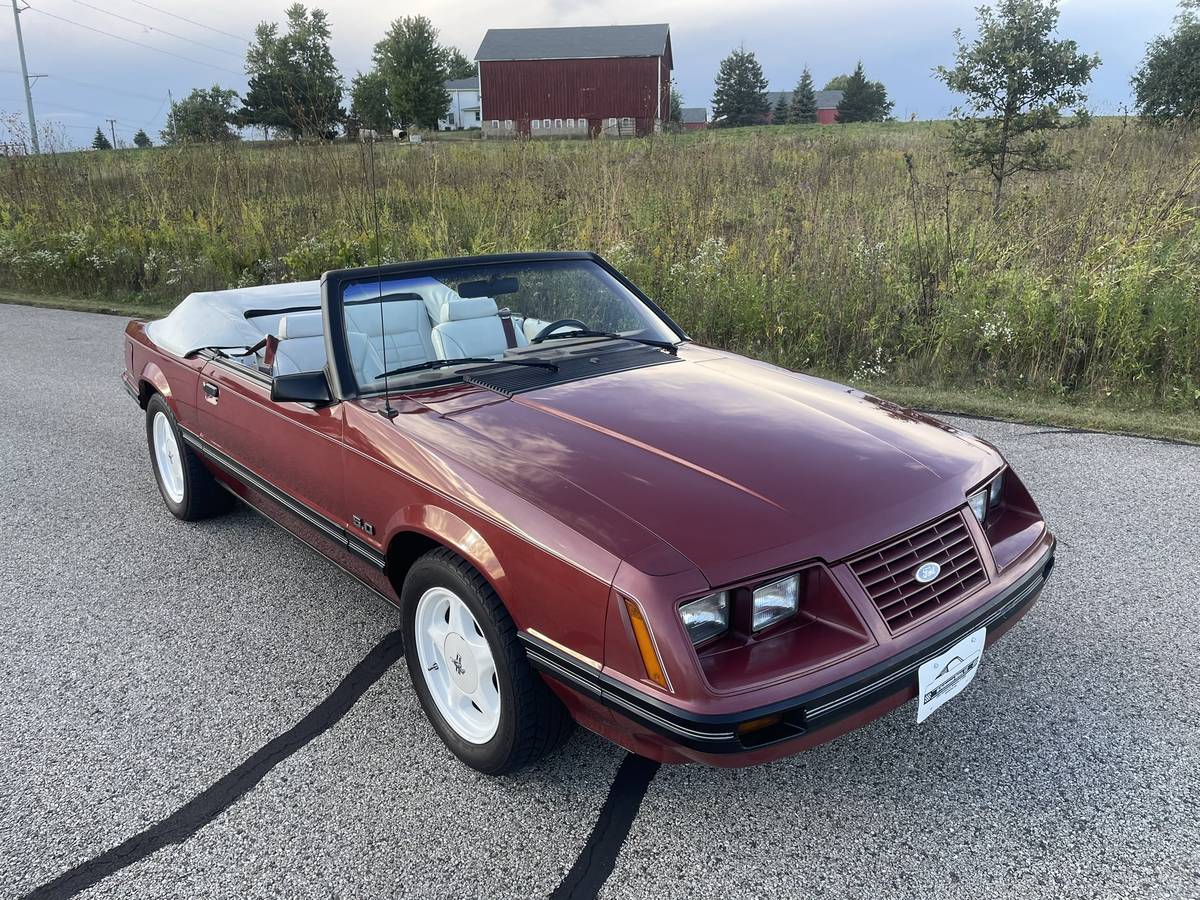 Ford-Mustang-convertible-lx-1984