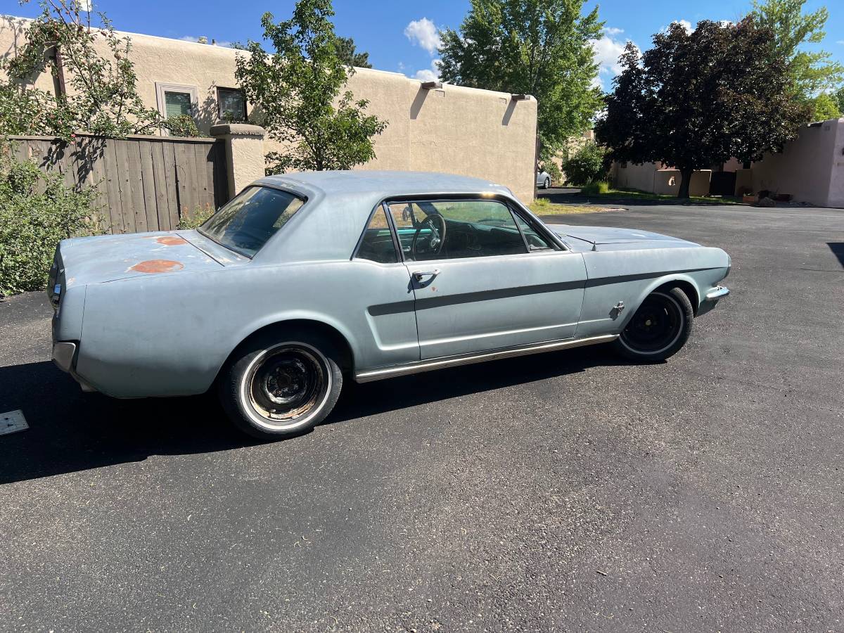 Ford-Mustang-coupe-aqua-1966-2