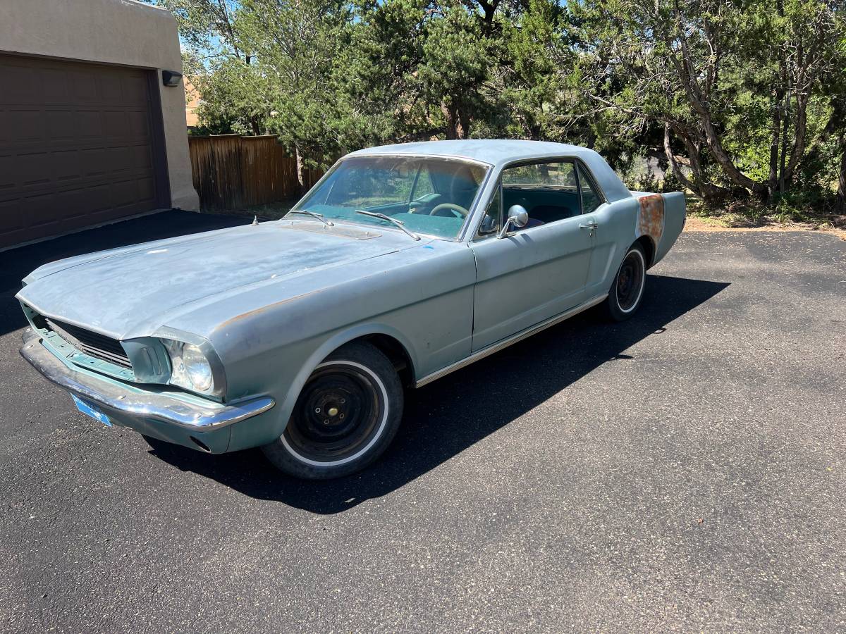 Ford-Mustang-coupe-aqua-1966