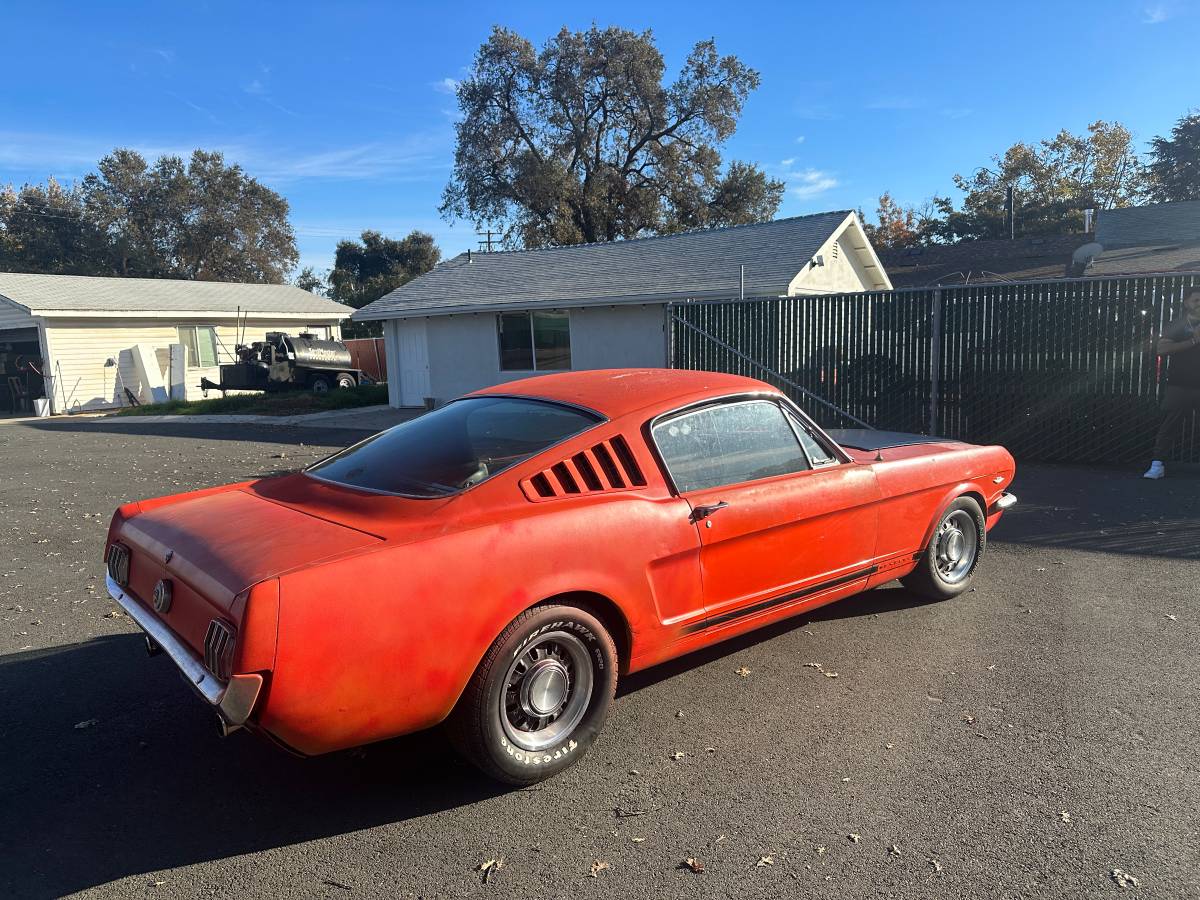 Ford-Mustang-fastback-1965-2