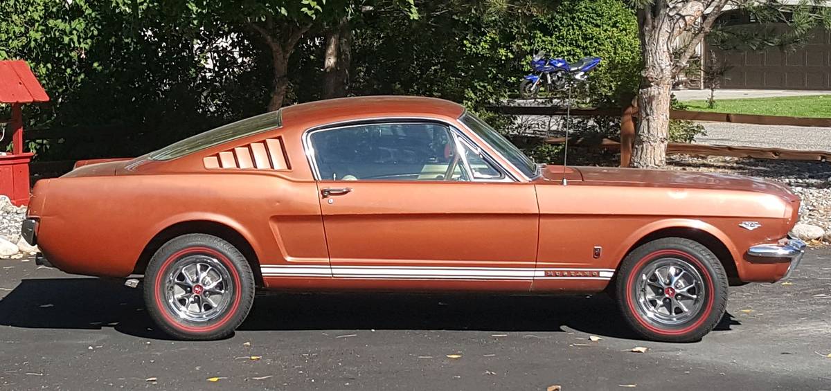 Ford-Mustang-fastback-gt-1966