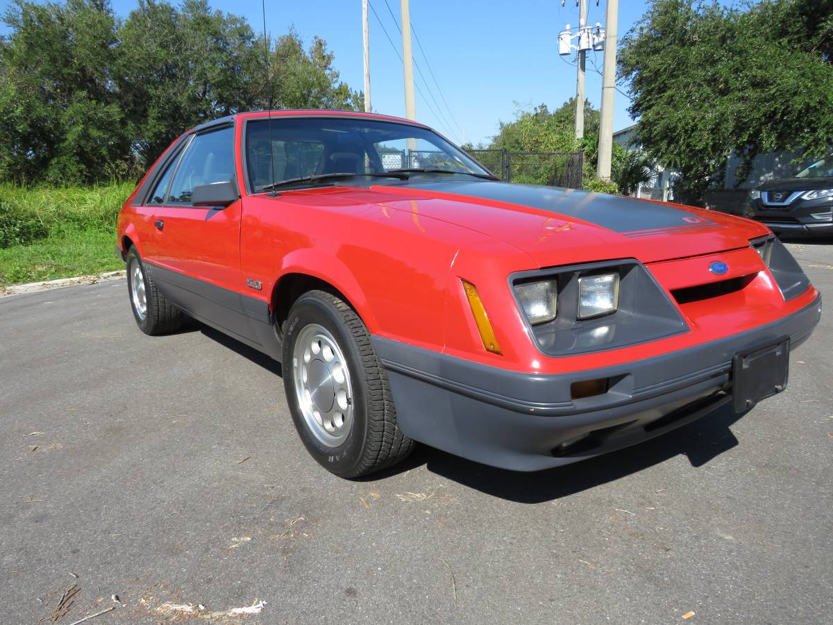 Ford-Mustang-gt-1985-1