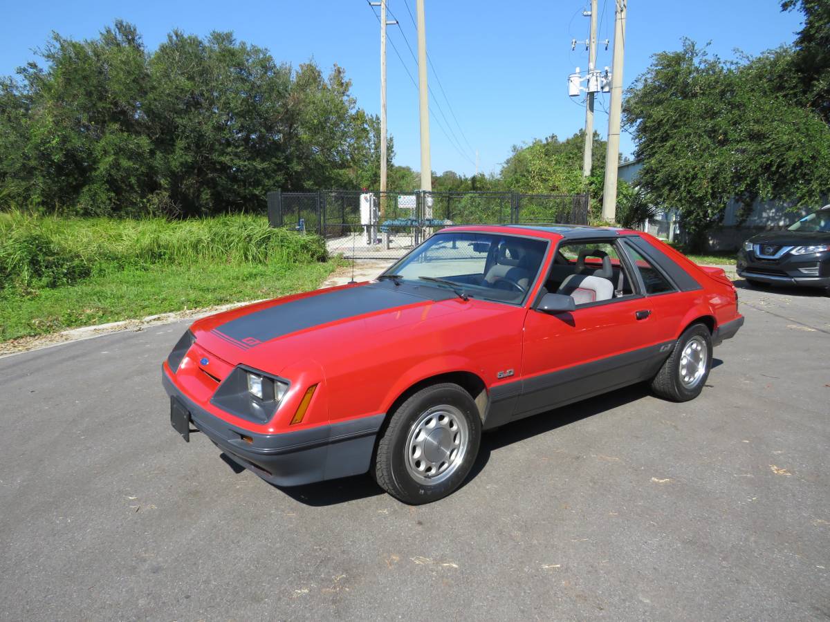 Ford-Mustang-gt-1985