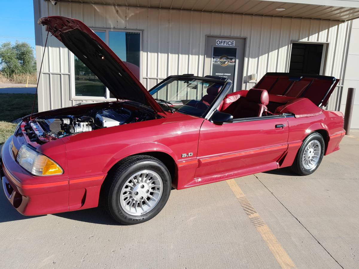 Ford-Mustang-gt-1988