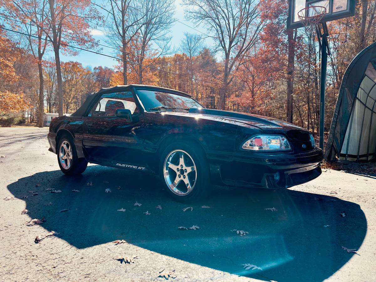 Ford-Mustang-gt-convertible-1989-2