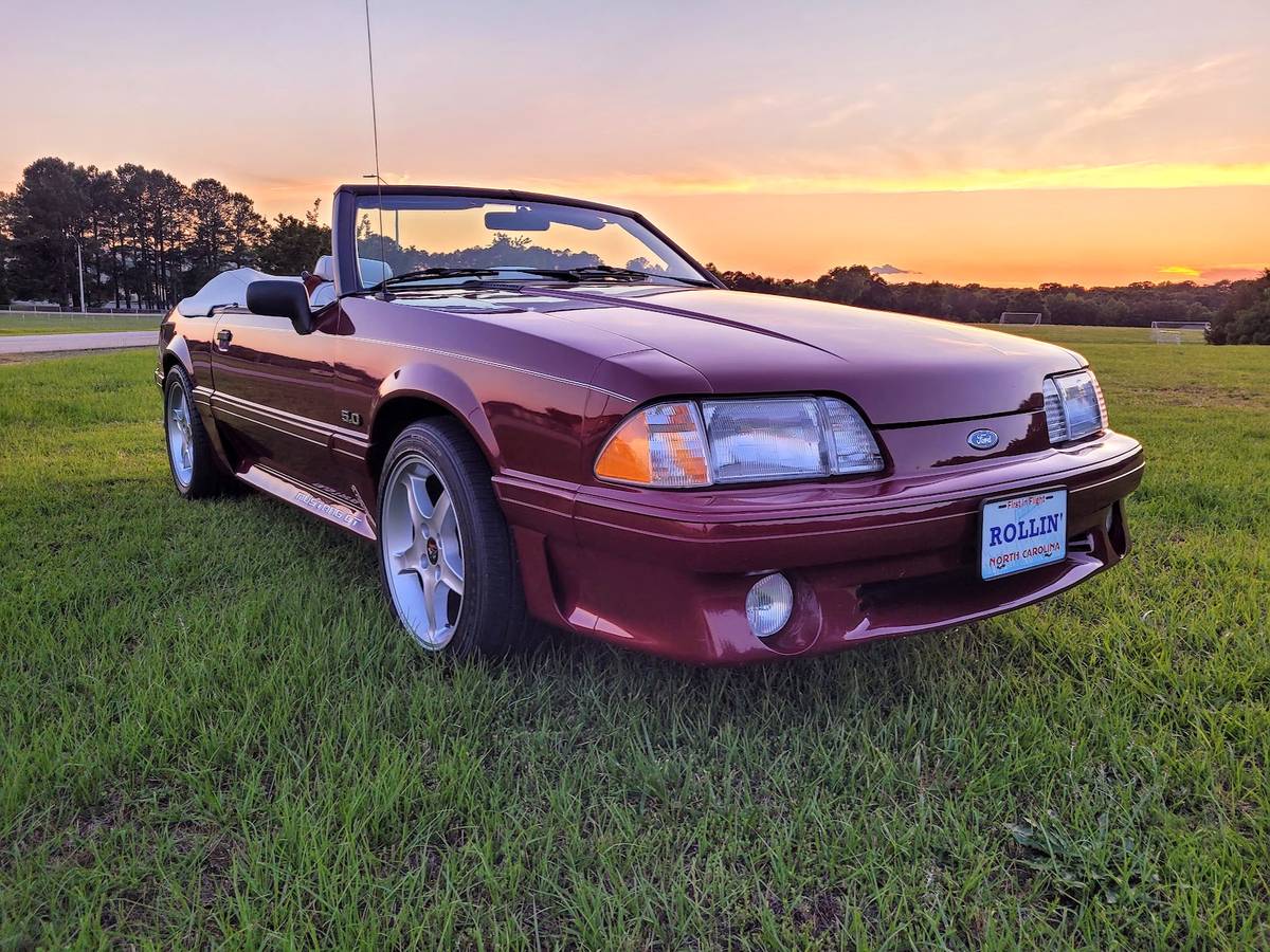 Ford-Mustang-gt-convertible-1990