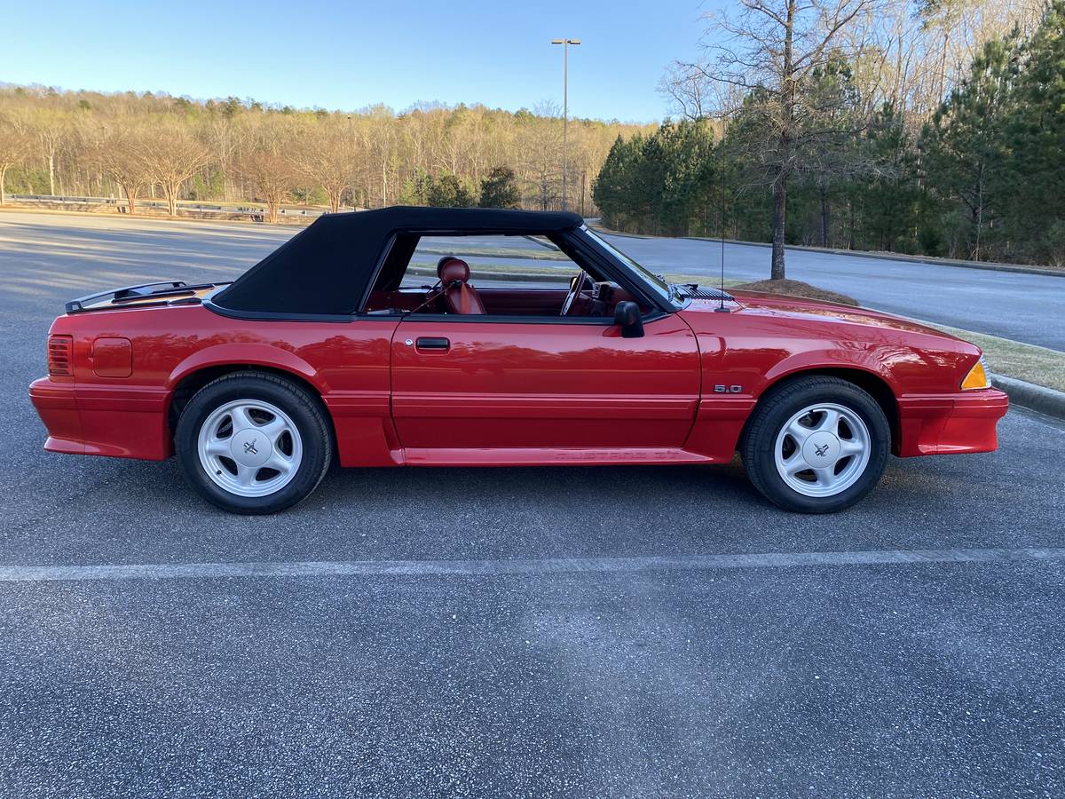 Ford-Mustang-gt-convertible-1992