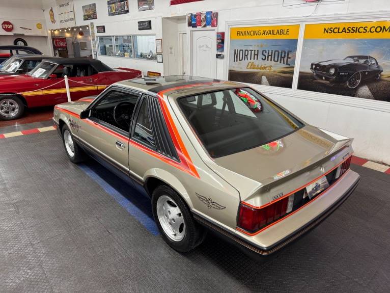 Ford-Mustang-pace-car-1979-18