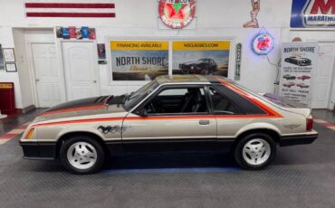 Ford-Mustang-pace-car-1979-2