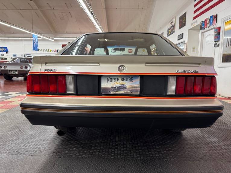 Ford-Mustang-pace-car-1979-4