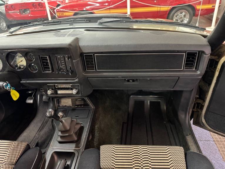 Ford-Mustang-pace-car-1979-8