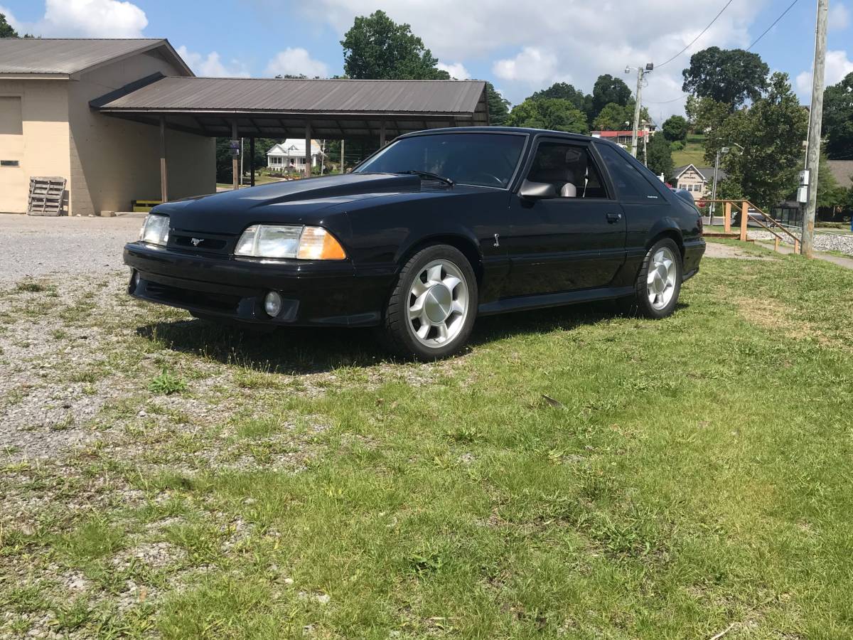 Ford-Mustang-svt-cobra-1993-10