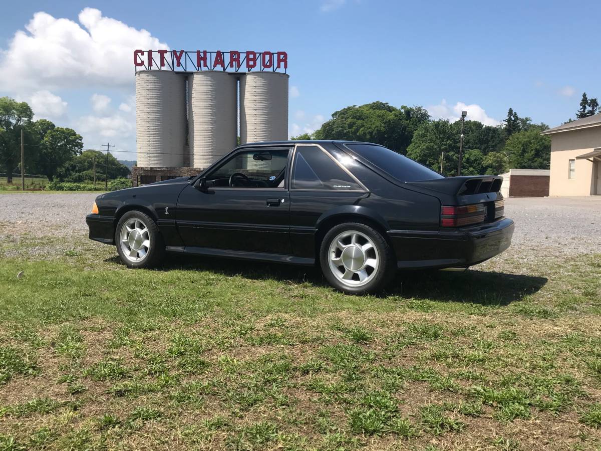 Ford-Mustang-svt-cobra-1993-12