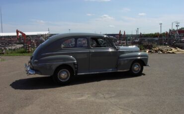 Ford-Other-Berline-1947-15