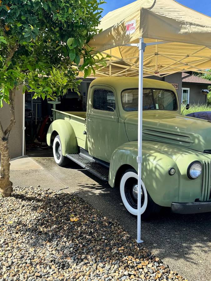 Ford-Pickup-1947-2