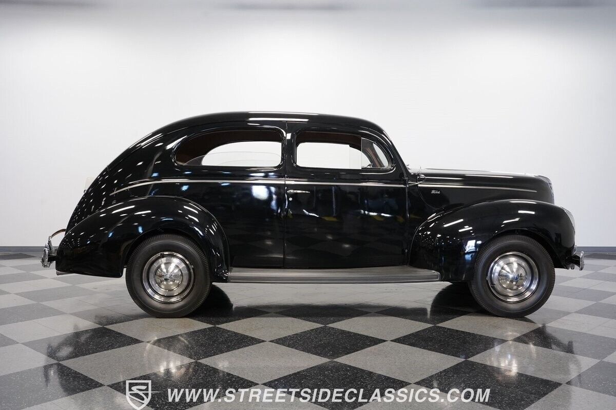 Ford-Standard-Berline-1940-14