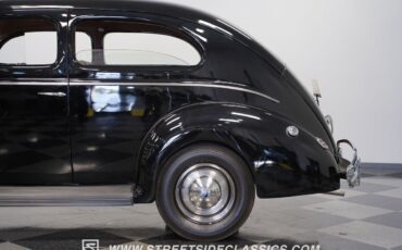 Ford-Standard-Berline-1940-24